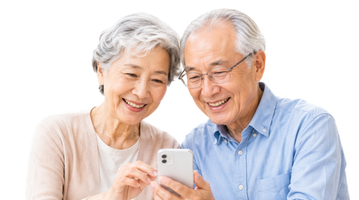 スマホを見るシニア夫婦